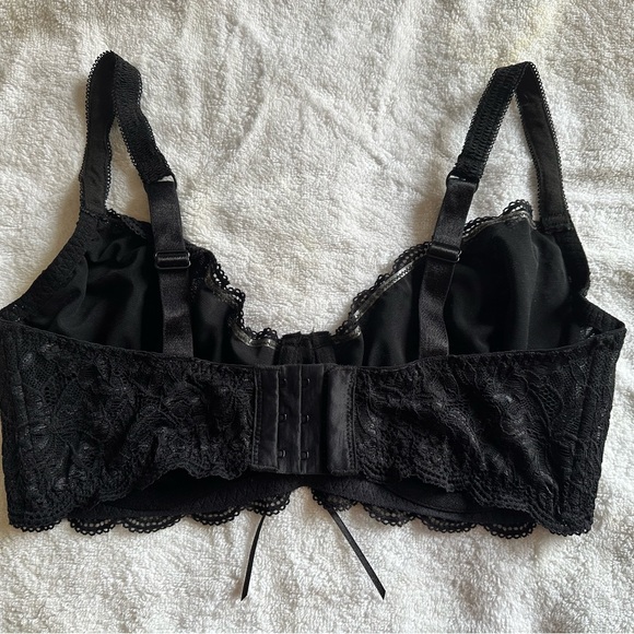 Fredricks of Hollywood black lace bra - Picture 7 of 8